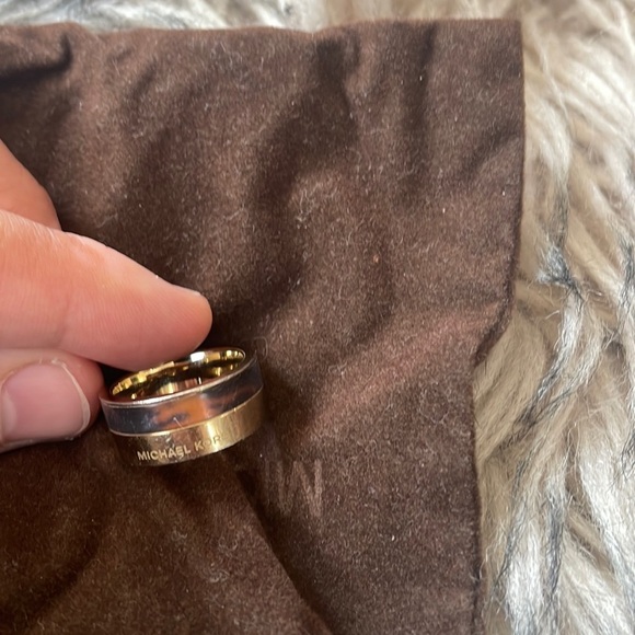 Michael Kors ring - Picture 1 of 3
